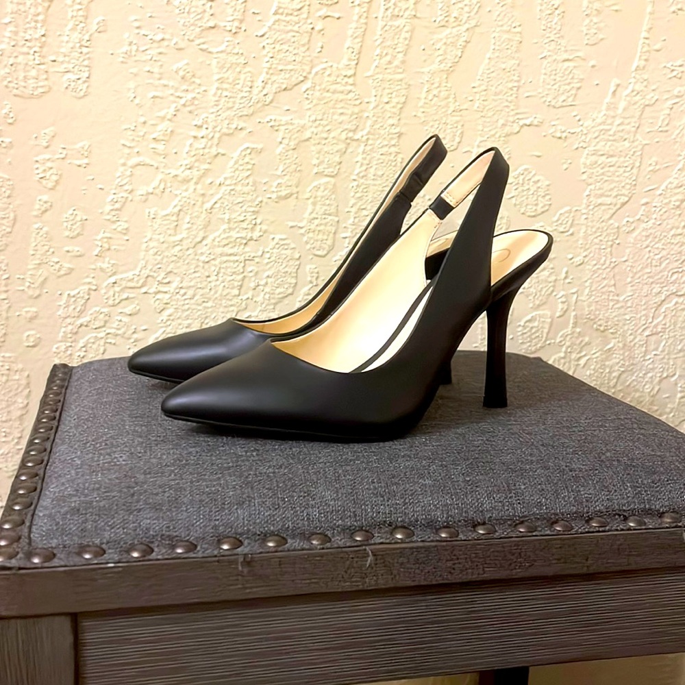 Jessica Simpson Black Pumps